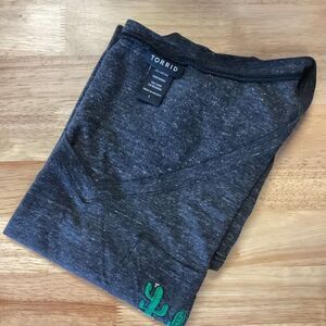 EUC Ladies Torrid Free Hugs‎ Cactus Pocket Tee